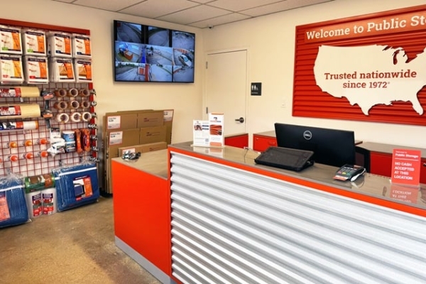 Facility photo: //images.sparefoot.com/medium/2141126877a5855646b.jpg
