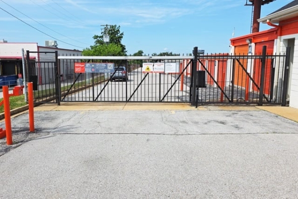 Facility photo: //images.sparefoot.com/medium/2141126878f66ac5d6a.jpg