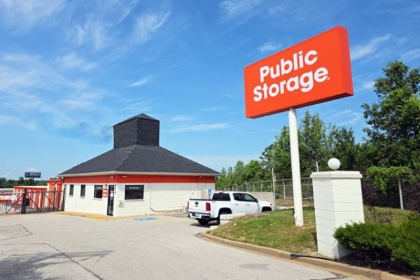 Facility photo: //images.sparefoot.com/medium/21411269f4a8d59f0c0.jpg