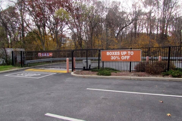 Facility photo: //images.sparefoot.com/medium/2141136915e5d375b00.jpg