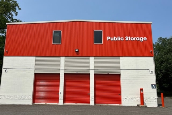 Facility photo: //images.sparefoot.com/medium/2141146877a423428ff.jpg