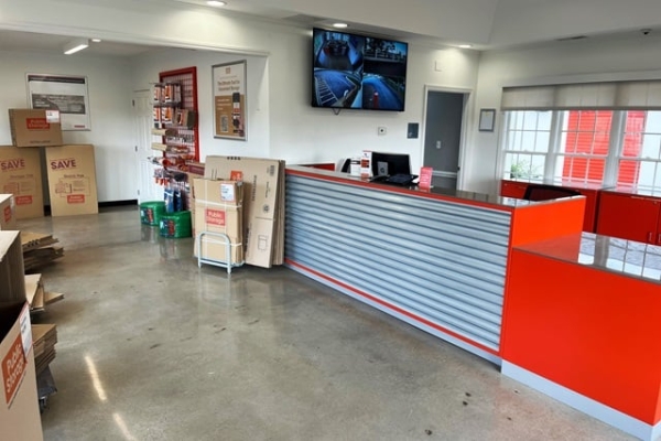 Facility photo: //images.sparefoot.com/medium/2141166884d2fb742d2.jpg