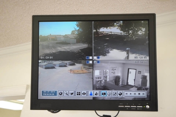 Facility photo: //images.sparefoot.com/medium/214116693832404b900.jpg