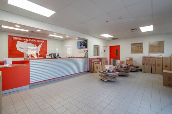 Facility photo: //images.sparefoot.com/medium/21411869568130243a5.jpg