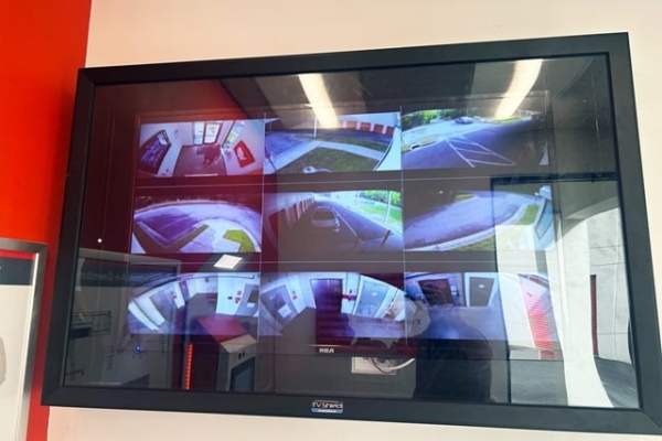 Facility photo: //images.sparefoot.com/medium/214121691888a1b6d51.jpg