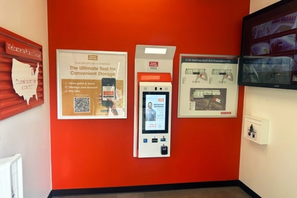 Facility photo: //images.sparefoot.com/medium/21412169397e7a8bb21.jpg