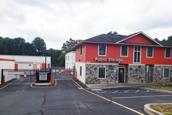 Facility photo: //images.sparefoot.com/medium/214123688381847981c.jpg