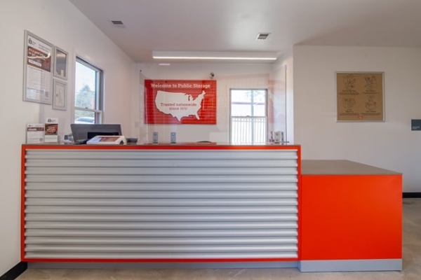 Facility photo: //images.sparefoot.com/medium/214123688381871020c.jpg