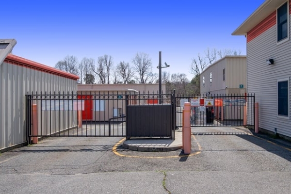 Facility photo: //images.sparefoot.com/medium/2141236a09c965d08c6.jpg