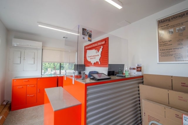 Facility photo: //images.sparefoot.com/medium/2141246932e6bc646f6.jpg