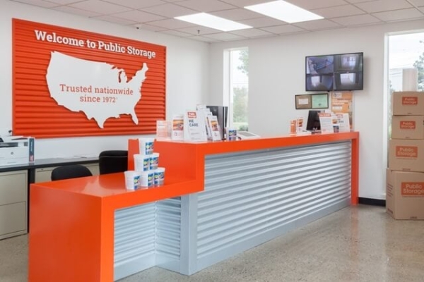 Facility photo: //images.sparefoot.com/medium/2141256894a5d1d8b21.jpg