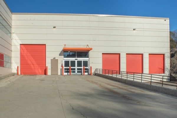 Facility photo: //images.sparefoot.com/medium/2141286890b0feb7da1.jpg