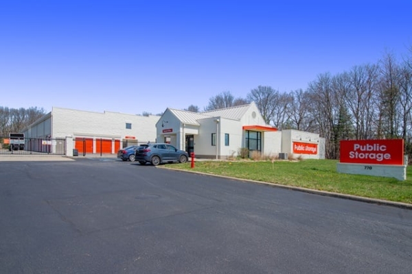 Facility photo: //images.sparefoot.com/medium/2141306878f5abd6098.jpg