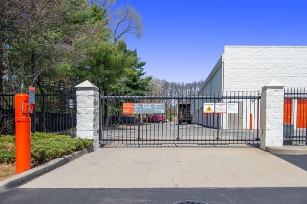 Facility photo: //images.sparefoot.com/medium/214130687b9b9d4263d.jpg