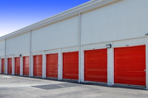 Facility photo: //images.sparefoot.com/medium/2141306a0c6755ea960.jpg