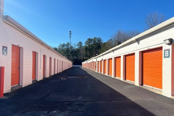 Facility photo: //images.sparefoot.com/medium/2141326877a5341474b.jpg