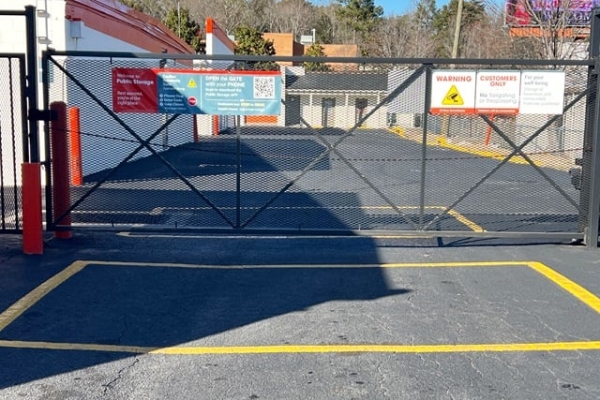 Facility photo: //images.sparefoot.com/medium/2141326877a5367f6a5.jpg