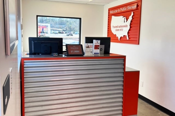 Facility photo: //images.sparefoot.com/medium/214132697cbbfadd204.jpg