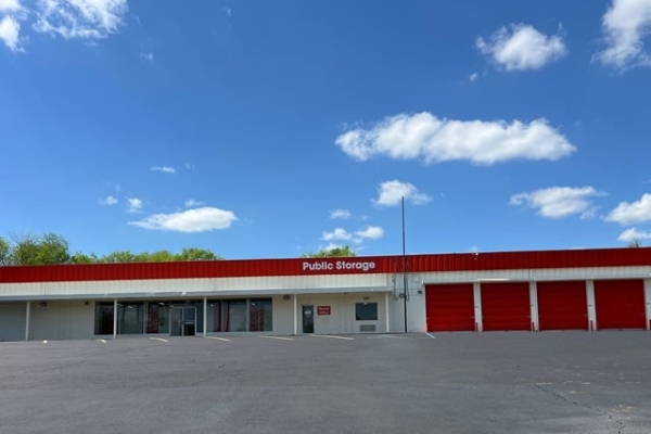 Facility photo: //images.sparefoot.com/medium/2141356877a5306e387.jpg