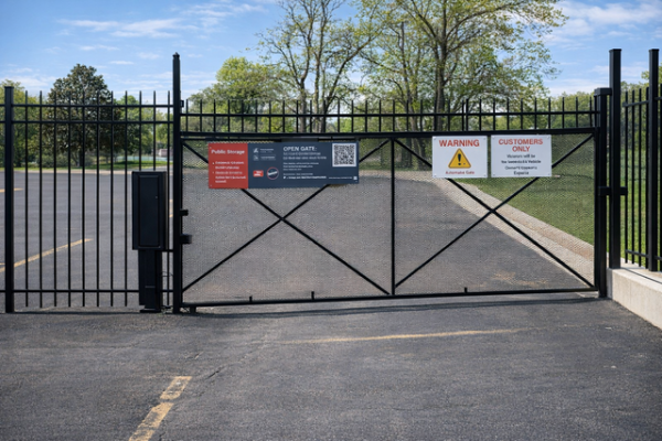 Facility photo: //images.sparefoot.com/medium/2141356991d407a6226.jpg