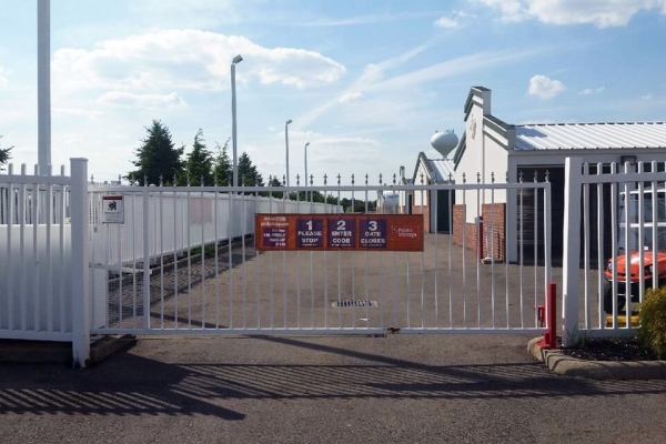 Facility photo: //images.sparefoot.com/medium/2141366894a600ca7bd.jpg