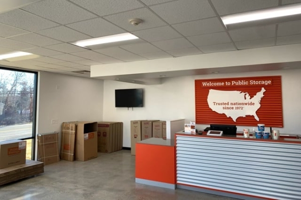 Facility photo: //images.sparefoot.com/medium/2141376967a3108435c.jpg