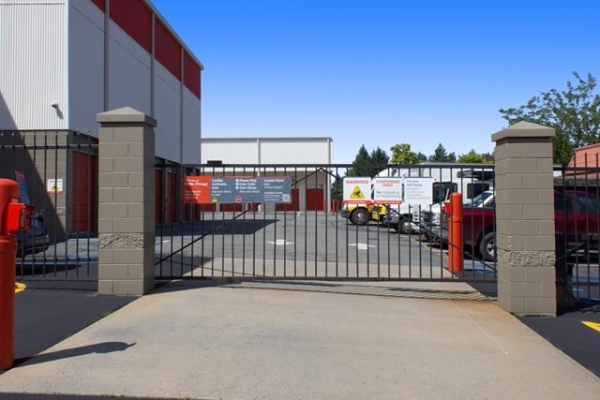 Storage Units at Public Storage - Bethpage - 4113 Hempstead Turnpike - 4113 Hempstead Turnpike