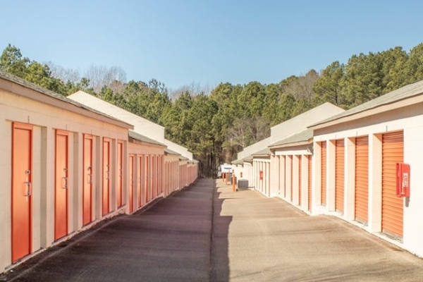 Facility photo: //images.sparefoot.com/medium/2141426877a3afdd4a0.jpg