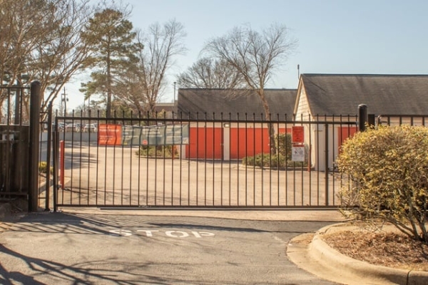 Facility photo: //images.sparefoot.com/medium/2141426877a3b2085d7.jpg