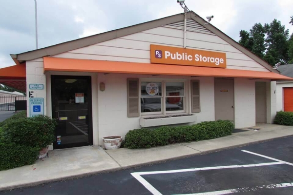 Facility photo: //images.sparefoot.com/medium/21414368af0785879a2.jpg