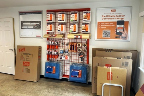 Facility photo: //images.sparefoot.com/medium/214143690dfd44a2be4.jpg