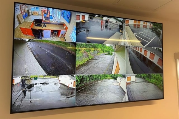 Facility photo: //images.sparefoot.com/medium/21414369383260bb88b.jpg