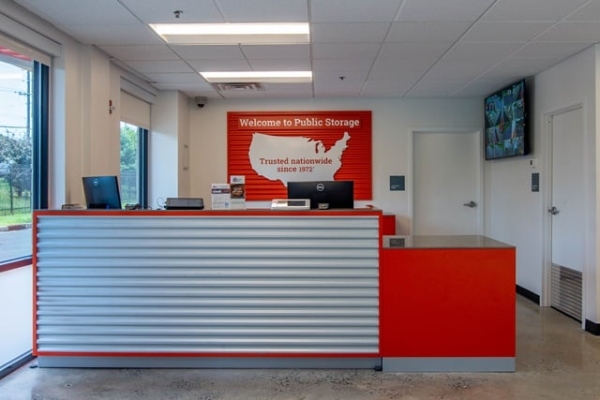 Facility photo: //images.sparefoot.com/medium/214147687ce9a702984.jpg