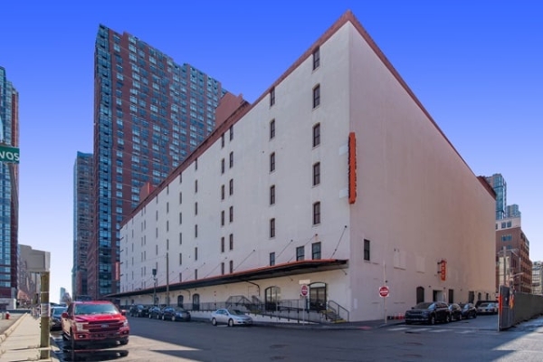 Facility photo: //images.sparefoot.com/medium/2141516884d2c159710.jpg