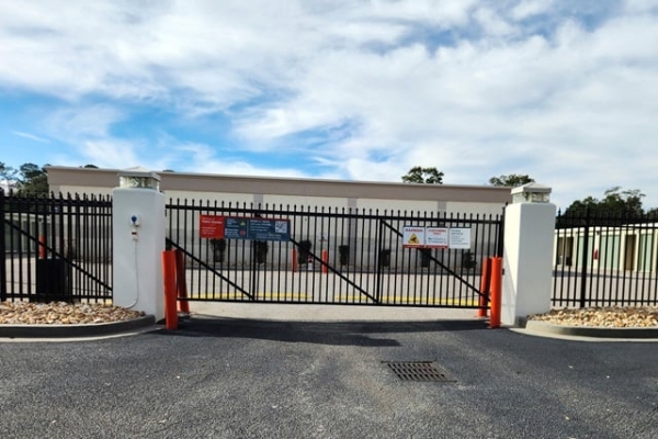 Facility photo: //images.sparefoot.com/medium/214154696651d2652d2.jpg