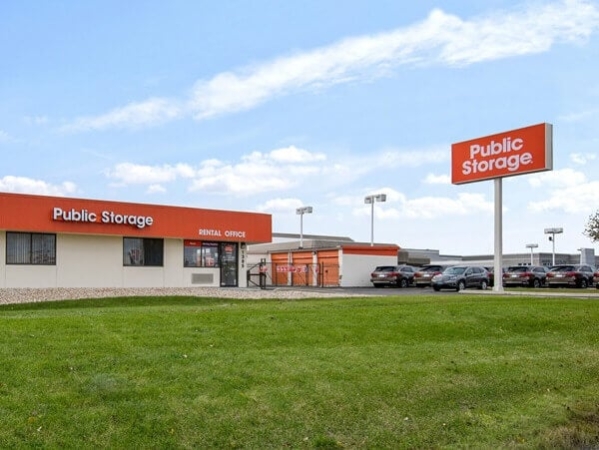 Storage Units at Public Storage - Palatine - 1385 E Dundee Road - 1385 E Dundee Road