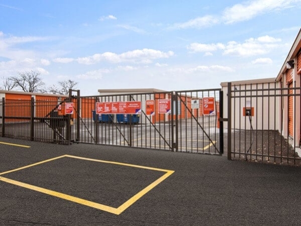 Storage Units at Public Storage - Palatine - 1385 E Dundee Road - 1385 E Dundee Road