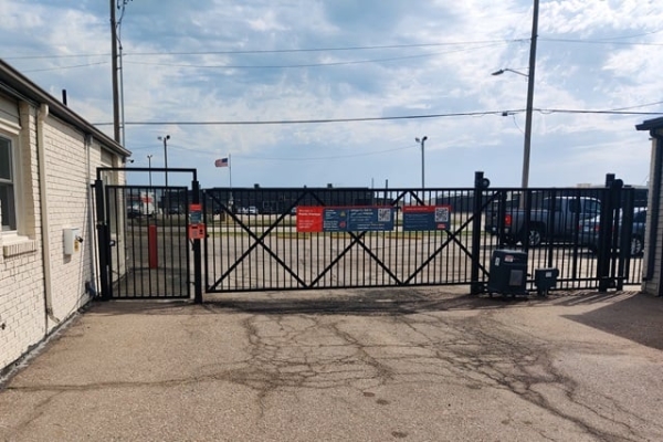 Facility photo: //images.sparefoot.com/medium/2141586877a5b954a76.jpg