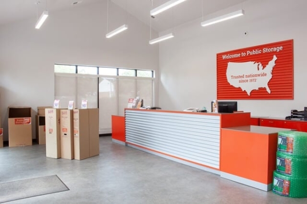 Facility photo: //images.sparefoot.com/medium/2141596877a4141b8e1.jpg