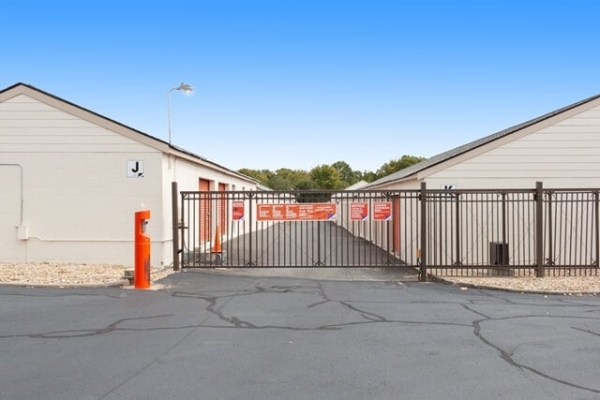 Storage Units at Public Storage - Pineville - 10811 Pineville Road - 10811 Pineville Road