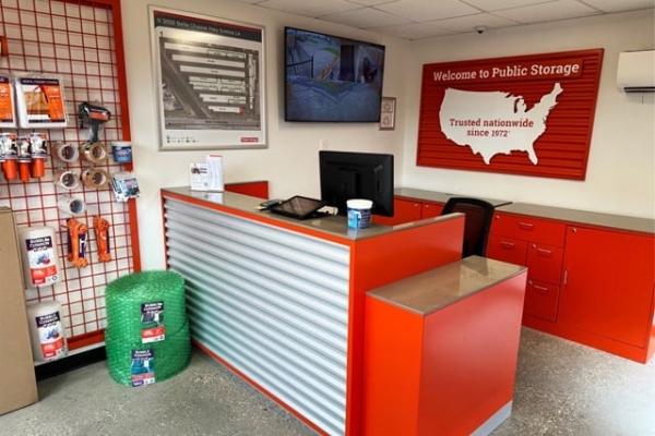 Storage Units at Public Storage - Gretna - 3000 Belle Chasse Hwy - 3000 Belle Chasse Hwy