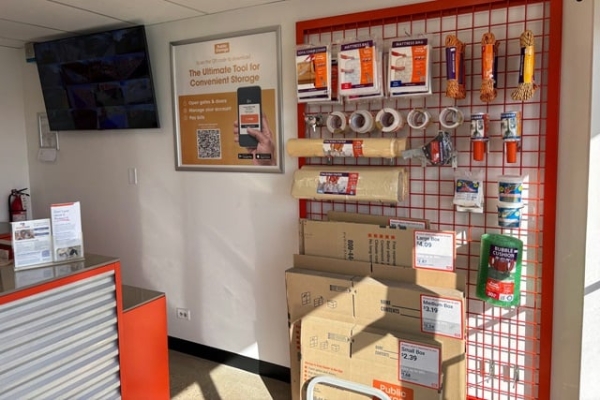 Facility photo: //images.sparefoot.com/medium/214162689355d32c8d1.jpg