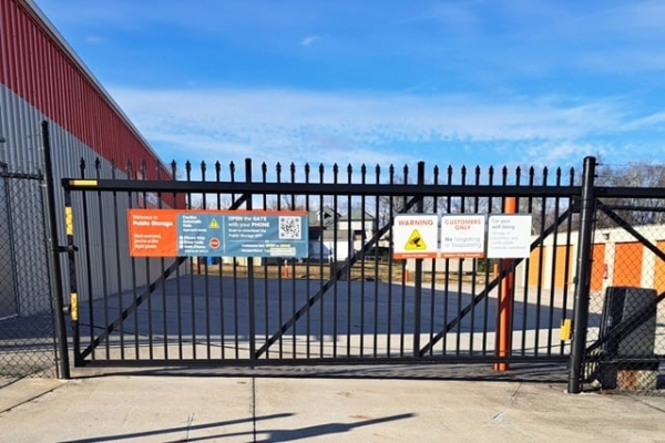 Facility photo: //images.sparefoot.com/medium/214164695d171d97540.jpg