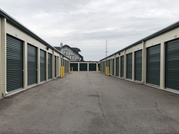 Facility photo: //images.sparefoot.com/medium/214165688e0d6d2cb07.jpg