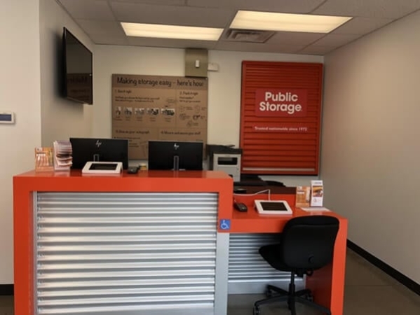 Facility photo: //images.sparefoot.com/medium/2141666877a47b831b9.jpg
