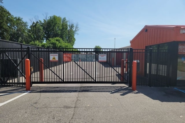 Facility photo: //images.sparefoot.com/medium/2141666942b99c3c635.jpg