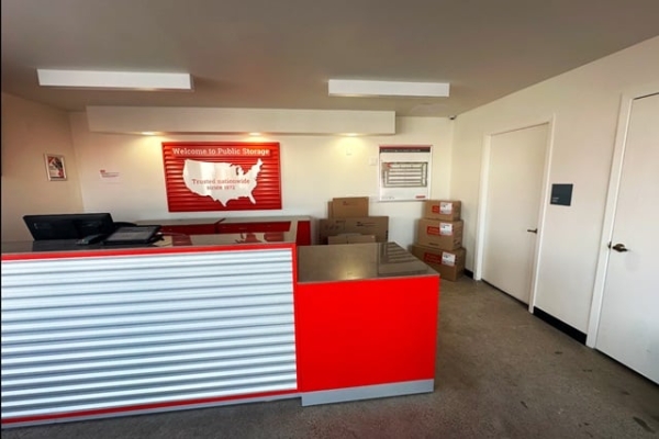 Facility photo: //images.sparefoot.com/medium/214167690cadeb4b468.jpg