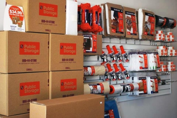 Facility photo: //images.sparefoot.com/medium/2141686883816f5fc5b.jpg