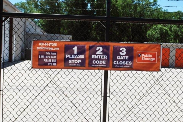 Facility photo: //images.sparefoot.com/medium/2141686884d2b5997f5.jpg