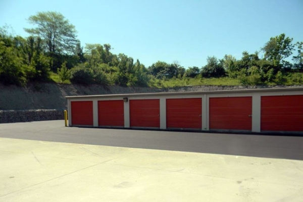 Facility photo: //images.sparefoot.com/medium/21417068e7b43d2176e.jpg